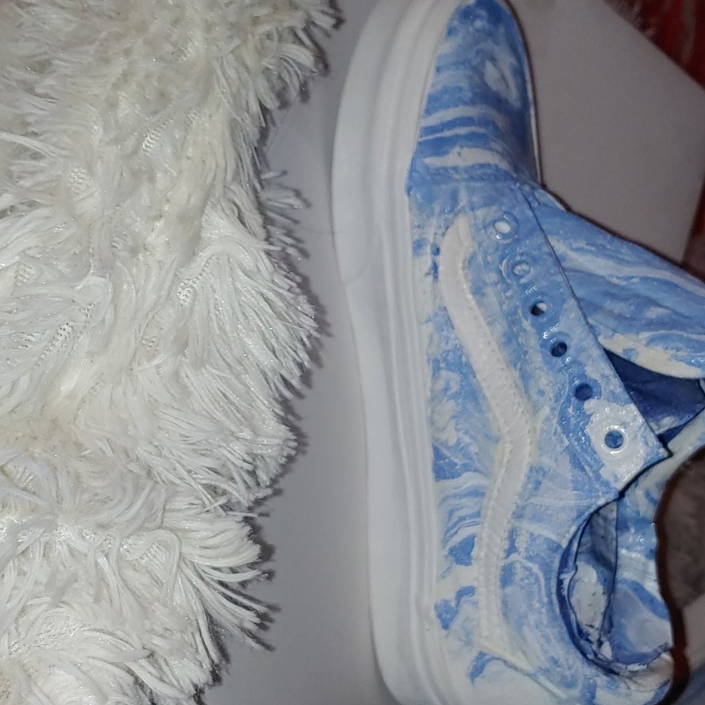 Vans - Picture 3 of 4